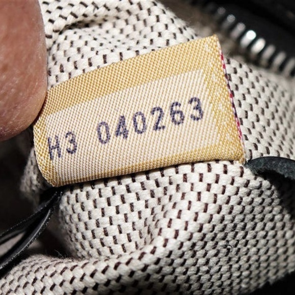 Dooney & Bourke Tassel Top Bag Purse - Picture 8 of 8